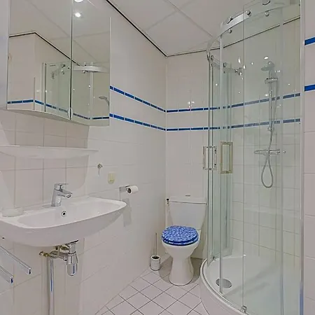 Celina - Juliana Aan Zee Apartment