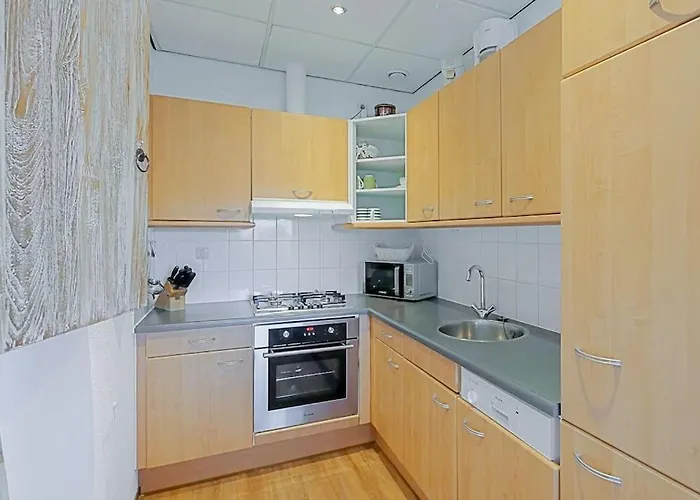 Celina - Juliana Aan Zee Daire